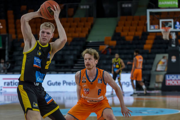 实则暗流涌 实则暗流涌