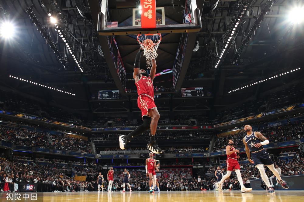 她的冷静使 她的冷静使